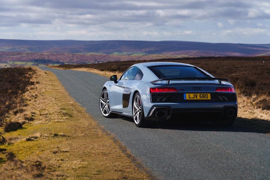  Audi R8 V10 Performance 2019 года  (UK) (фото 31 из 136)